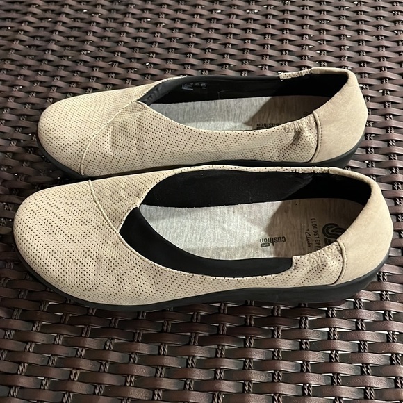 Clarks cloudsteppers flat Round toe tan slip on women size 10 - Picture 3 of 11